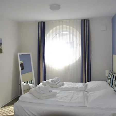 Apartmenthaus Hafenspitze Ap 6 Strandkrabbe, Blickrichtung Innenstadtbinnenhafen - A72372 *